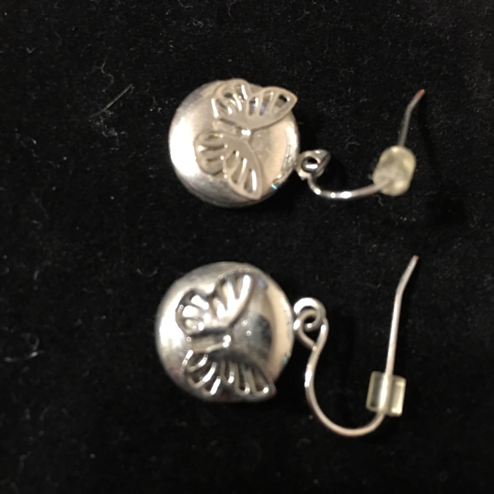 Set of two butterfly themed earrings - Picture 2 of 4